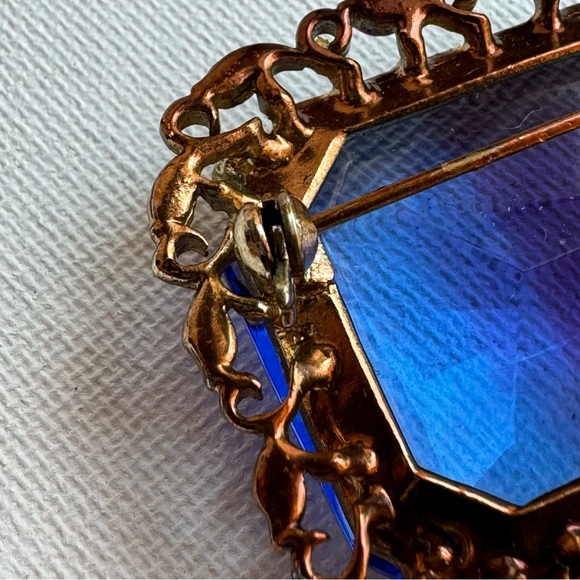 Vintage Sapphire Blue Faceted Glass Brooch - Picture 7 of 14
